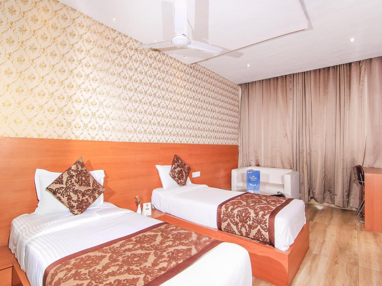 Oyo 3683 De Global Park Hotel Hasanganj ภายนอก รูปภาพ