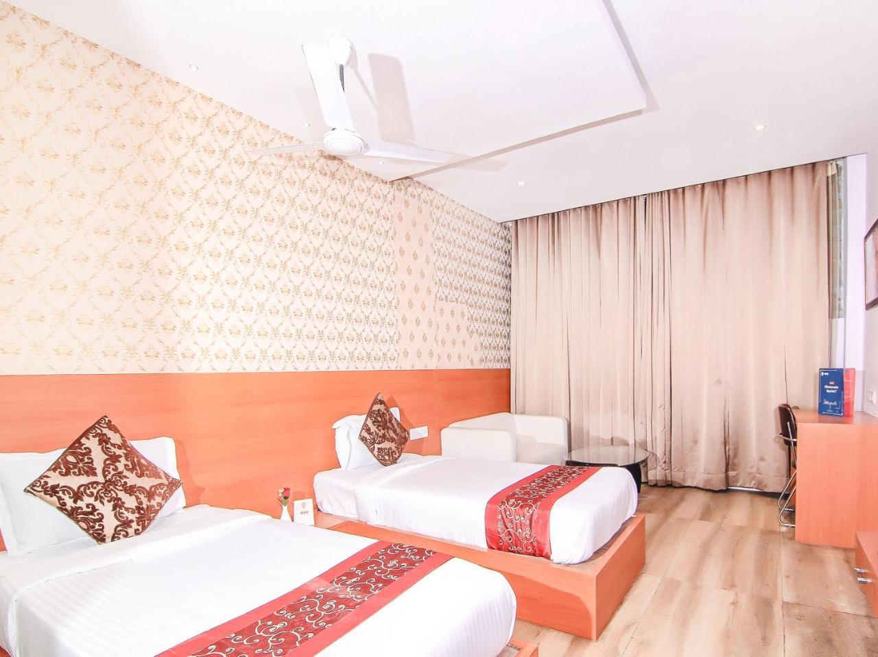 Oyo 3683 De Global Park Hotel Hasanganj ภายนอก รูปภาพ