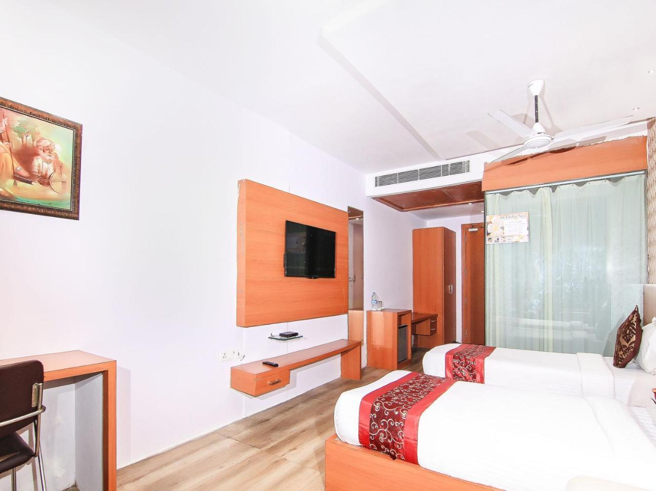 Oyo 3683 De Global Park Hotel Hasanganj ภายนอก รูปภาพ