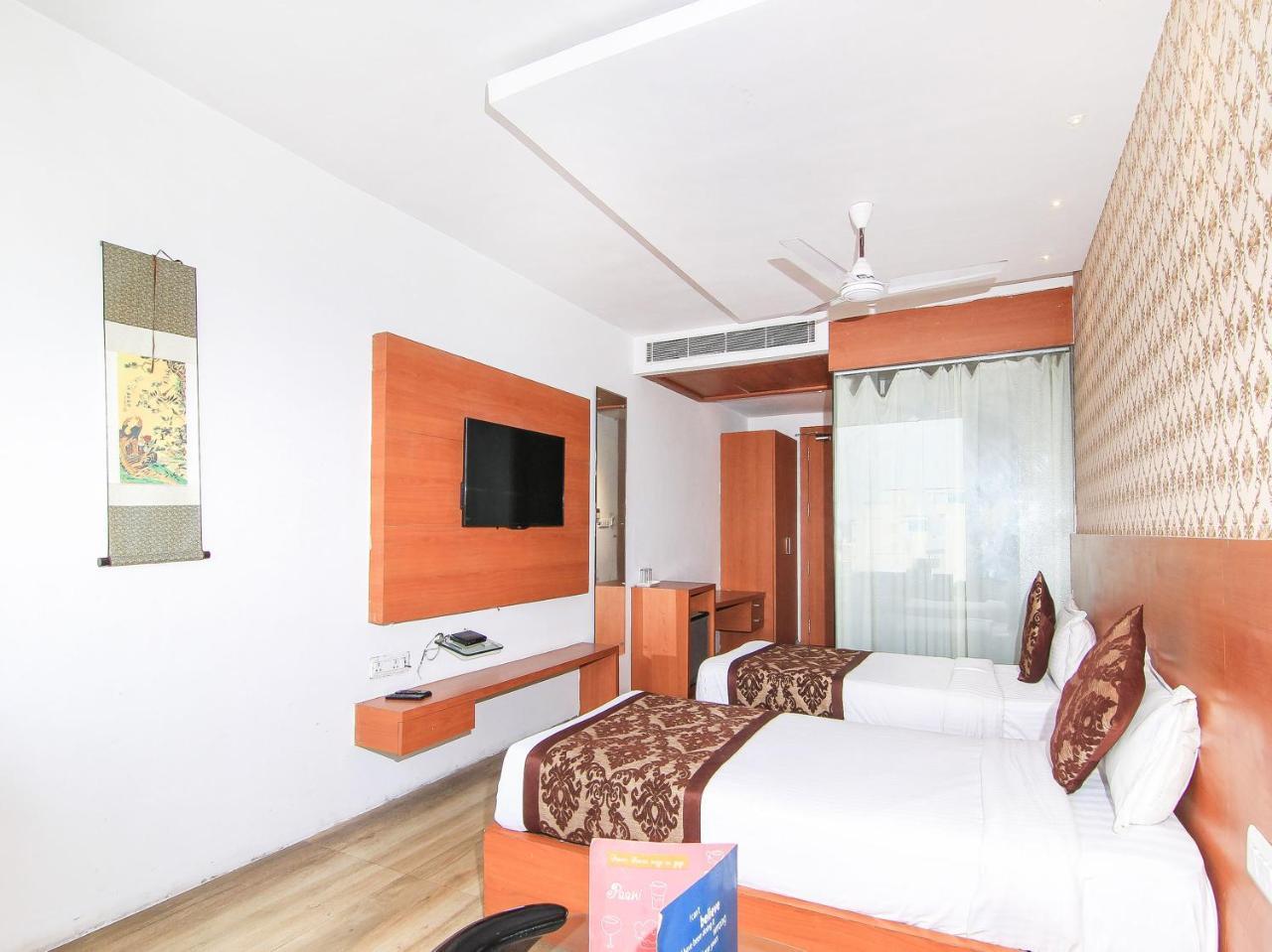 Oyo 3683 De Global Park Hotel Hasanganj ภายนอก รูปภาพ