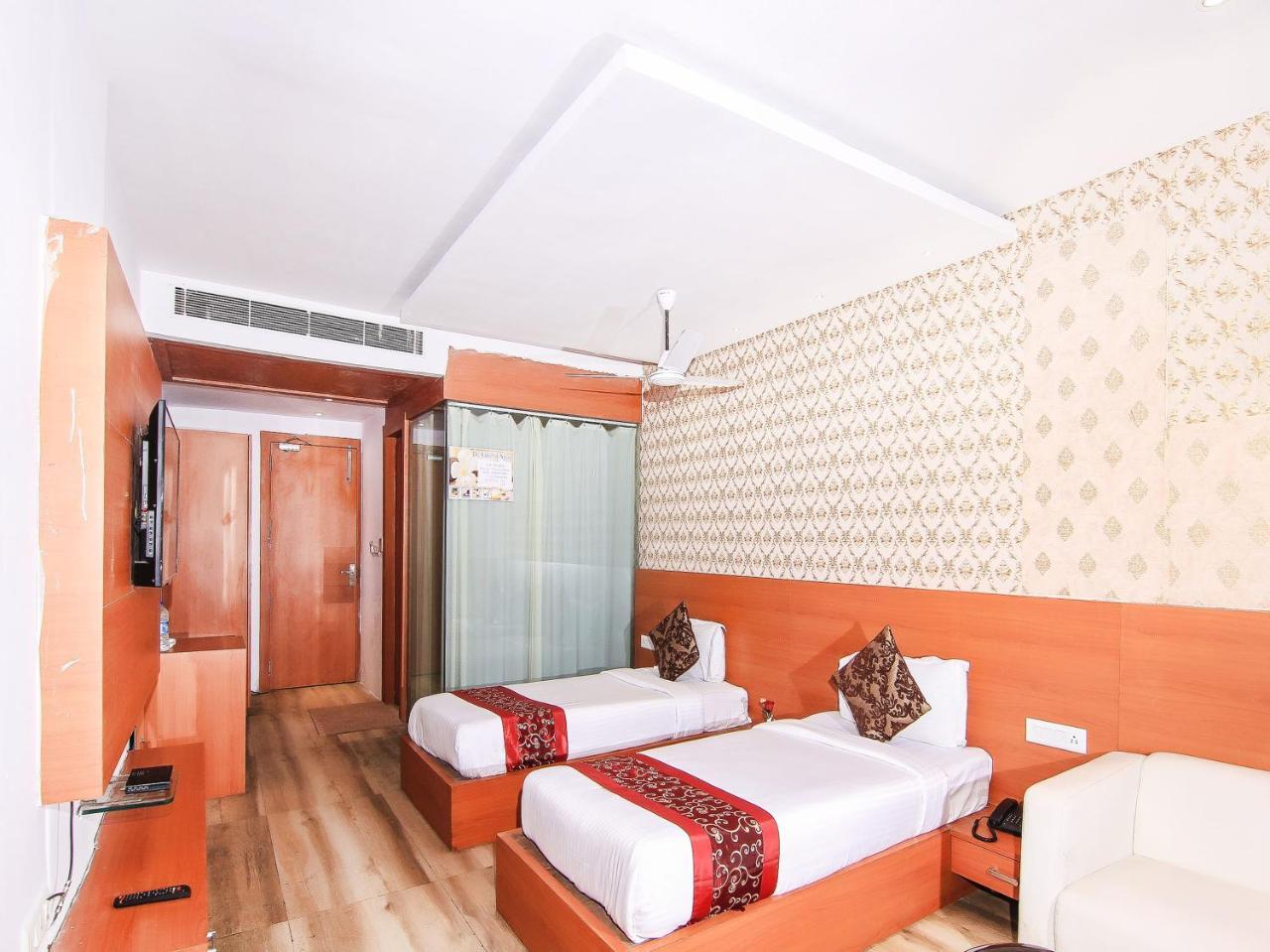 Oyo 3683 De Global Park Hotel Hasanganj ภายนอก รูปภาพ