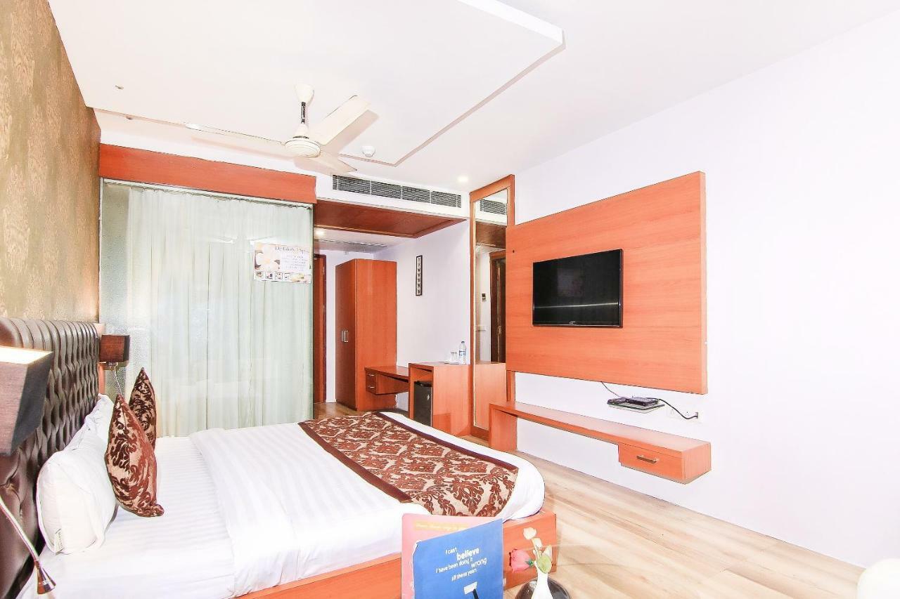 Oyo 3683 De Global Park Hotel Hasanganj ภายนอก รูปภาพ